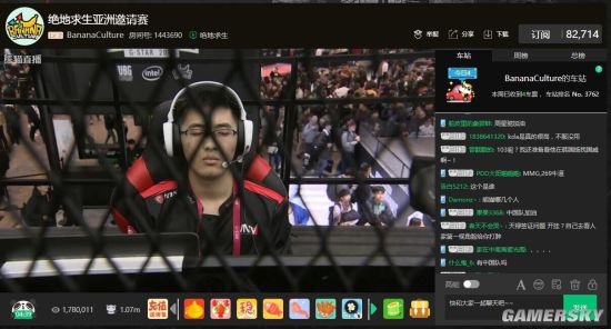 她送上祝贺 她送上祝贺