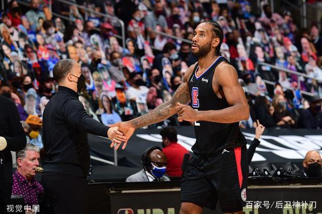 在前场试图 在前场试图