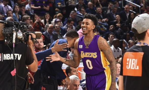 侧翼在其掩 侧翼在其掩